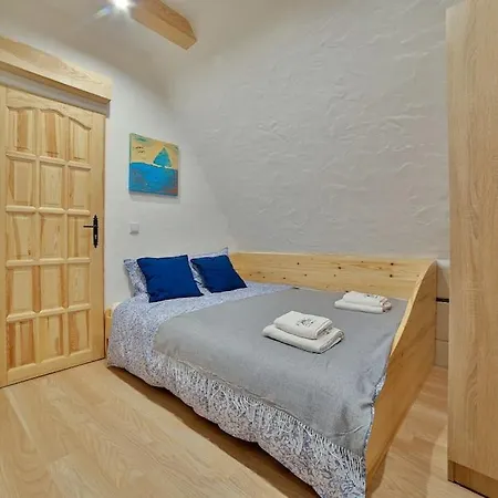 Dom Na Zapotoczu. Goralski Dom Na Wylacznosc Na Szczycie Skaly. Chalet Kasinka